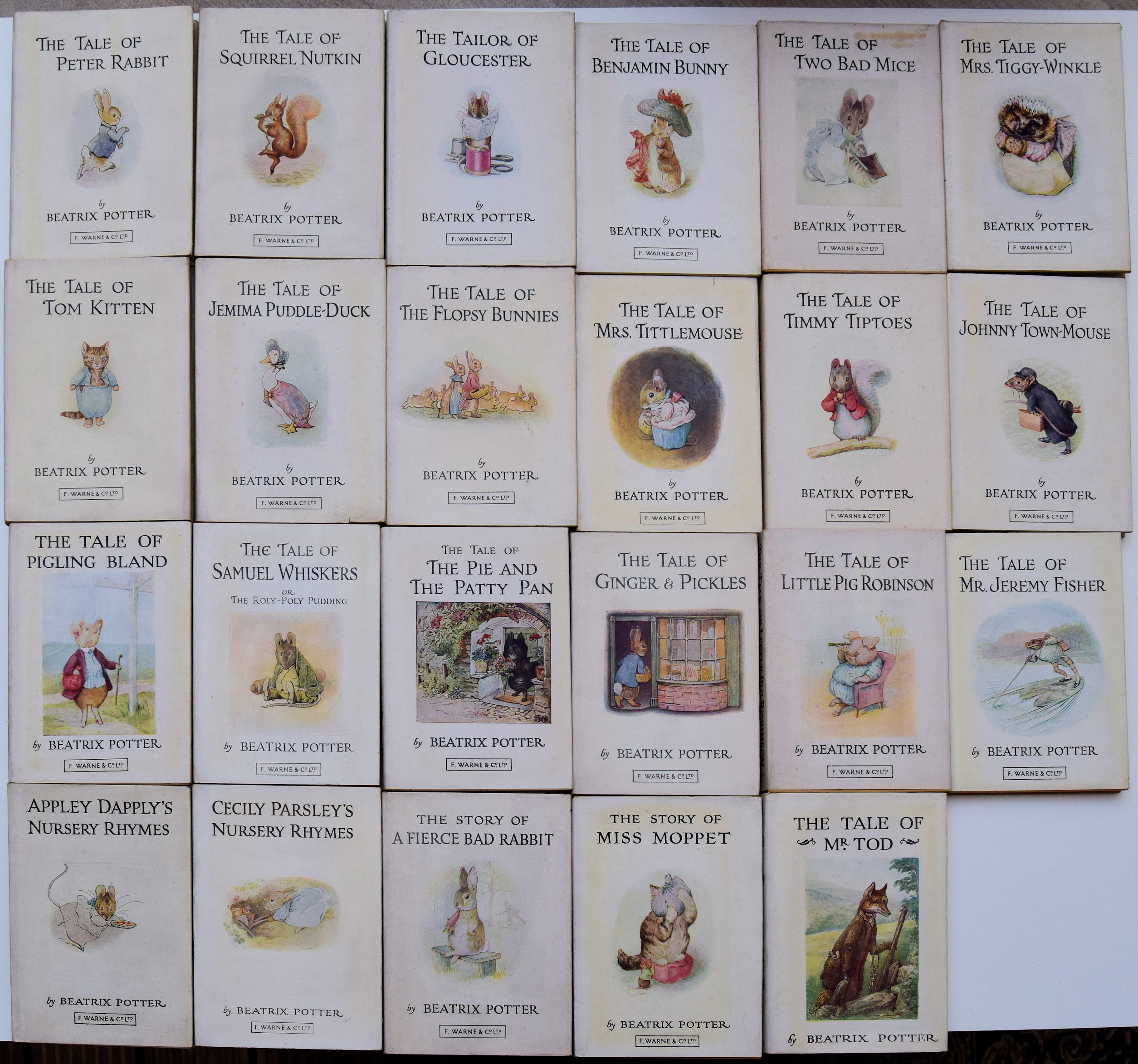 THE PETER RABBIT BOOKS AND DISPLAY CASE - Image 4